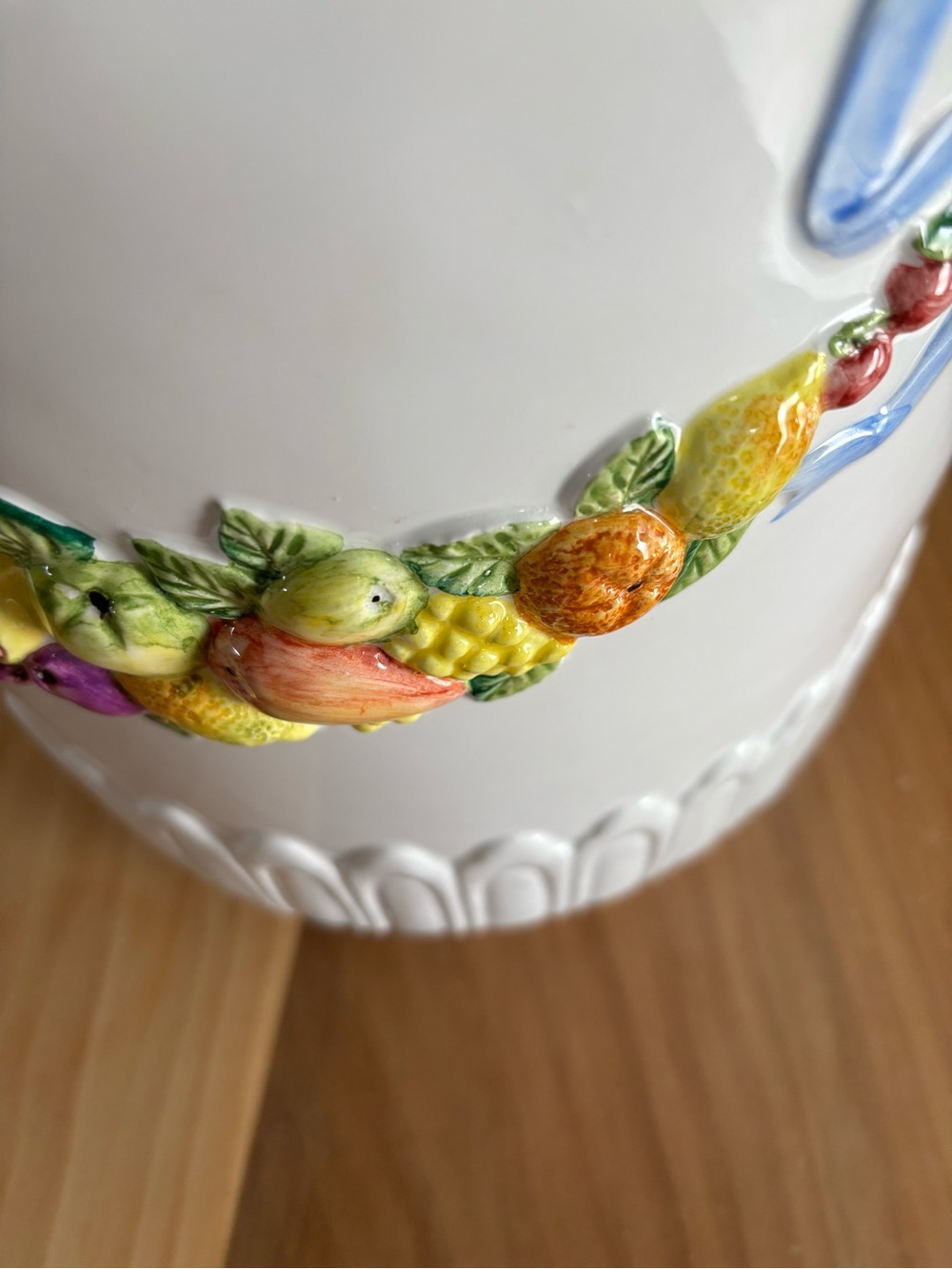 Italian Ceramic Cache Pot with raised pattern - Picture 4 of 12